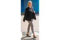 معلمة تمارس الفعل الحرام مع طالب الثانوي.. وتصدمه: «أنا حامل»