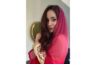 البلوجر بدر خلف يرتدي الحجاب : سر سعادتي
