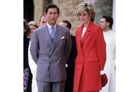 2_Diana-Princess-of-Wales-and-Prince-Charles-visit-a-church-in-Florence