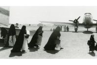 صور نادرة لسعوديات بالمطار قبل 67 عاما

