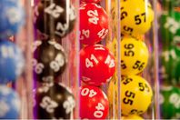 0_Lottery-balls-in-tubes