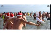 في منتجع للعراة.. إصابة 7 آلاف شخص بكورونا