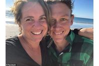 أول متحول جنسيًا خارج الصين يلد طبيعيًا