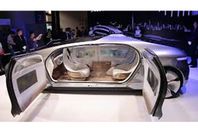 ماذا يحدث داخل السيارات الفارهة.. " الآداب" تكشف آخر الضبطيات
