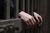 السجن 9 سنوات لمتحولين جنسيًا لممارستهما الدعارة 