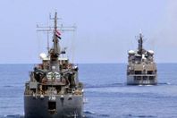 بالفيديو.. قطع بحرية تبحث عن الطائرة المفقودة