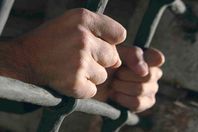 حجز ضابط لاتهامه بهتك عرض مواطن داخل القسم