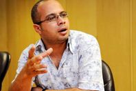 محامي أحمد ماهر: المراقبة وسيلة تعذيب لموكلى