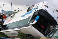 إصابة 3 أشخاص فى انقلاب أتوبيس بسوهاج