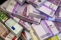 القبض على راكب بمطار القاهرة حاول تهريب عملة صعبة