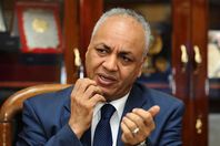 مصطفي بكري بديلا لأحمد موسي فى برنامجه