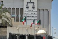 محكمة كويتية تقضي بحبس ناشط "بدون" 5 سنوات وإبعاده عن البلاد