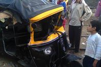 إصابة سائق في حادث تصادم توك توك بجرار زراعي ببسيون