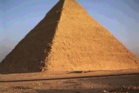 عالم مصريات يؤكد عدم وجود ممرات سرية أسفل هرم خوفو