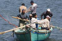 مظاهرة لأهالي الصيادين المحتجزين بالسعودية أمام "الخارجية"