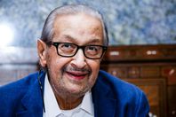 ما لا تعرفه عن علاقة «نور الشريف» برؤساء مصر