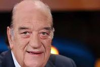 شاهد.. "حسن حسني" بـ"الخليجي"