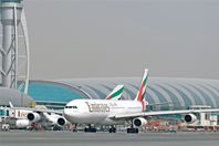 مطار دبي يستأنف العمل بعد توقف لساعات