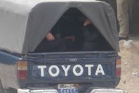 بالفيديو .. مراسلة "دريم" تلاحق سيارة الشرطة أمام وزارة التربية والتعليم