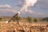 بالفيديو.. مجهولون يطلقون قذيفة على معسكر أمني بجوار مطار العريش