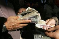 تورط مسئول بجمارك السويس بتقاضي رشوة