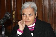 منى مينا: لصالح مَن يعطل إنتاج المحاليل