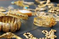 سرقة مشغولات ذهبية وأموال من منزل موظفة ببني سويف