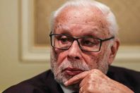 جورج إسحاق يطالب بالإفراج عن المساجين 