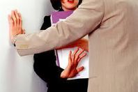 المعلم وتلميذاته.. «جرس التحرش ضرب»