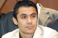 أحمد حسن يتبرع بعمرة لأسرة الطالب القتيل بمغاغة