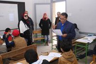 بالصور.. مدير التعليم بالسويس يتفقد امتحانات النقل