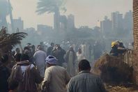 بالصور.. اندلاع النيران في حظيرة "مواشى" بالفيوم