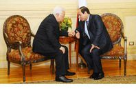 "أبو مازن" يبحث مع السيسى تطورات الانتهاكات الإسرائيلية