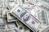 سقوط عامل بحوزته كمية كبيرة من العملات الأجنبية بقنا