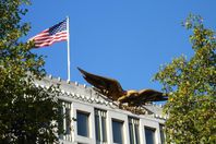 السفارة الأمريكية : الضباط يدفعون حياتهم ثمنًا للأمن