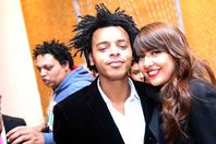 مى كساب تلتقط "سيلفى" مع أوكا أمام قبر أمها