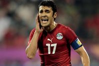 أحمد حسن يتحفظ على تشكيل مصر  أمام الكاميرون