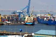 فتح بوغاز ميناء الإسكندرية وانتظام حركة السفن والشحن والتفريغ