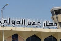 هبوط أول طائرة مدنية في مطار عدن