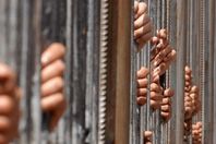 حبس عصابة سرقة ملايين الدولارات من حسابات عملاء البنوك