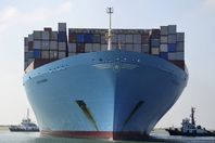 شحوط سفينة بنمية بقناة السويس