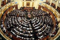 خبير يكشف أبعاد أزمة "الصدر" في مجلس النواب