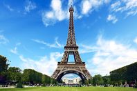 شاهد .. لحظات احتراق برج إيفيل