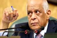 ماذا يريد "رئيس البرلمان" من الصحافة القومية؟!