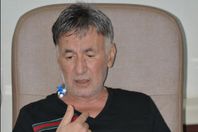 بالصور..أول ظهور للفنان عزت أبو عوف 