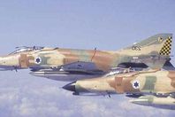 غارة إسرائيلية على شمال غزة وتهديد بعملية برية