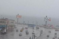  بالصور.. أمطار غزيرة ورياح شديدة تضرب الإسكندرية