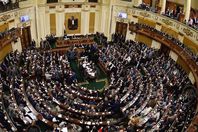 النائبات يطالبن بحذف "احتشام النساء" من المضبطة