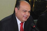 محافظ مطروح يقدم 21 شيكًا للعرائس الأيتام 