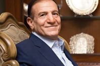 سامي عنان في السعودية لأداء العمرة.. غدًا